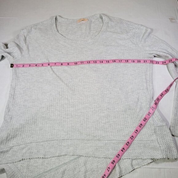 Sweet Romeo Gray Asymmetrical Hem Long Sleeve Waffle Knit Sweater Top Size M - Picture 5 of 7